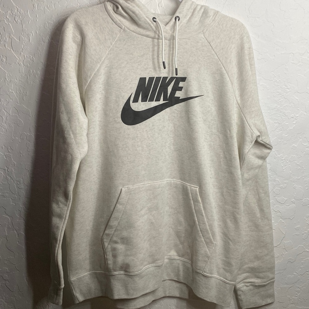 Nike pull over hoodie !